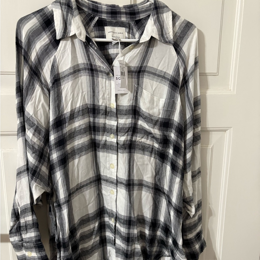 NWT American Eagle Women’s XS Oversized Fit Plaid Shirt
